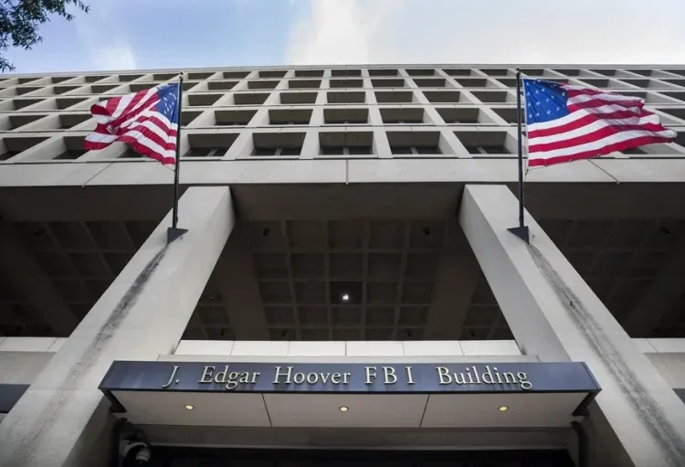 Sede del FBI: juez frena intento de Trump de trasladarla a Washington