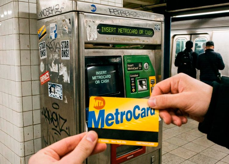 Nueva York pone a la venta las últimas máquinas de MetroCard tras avance del sistema OMNY