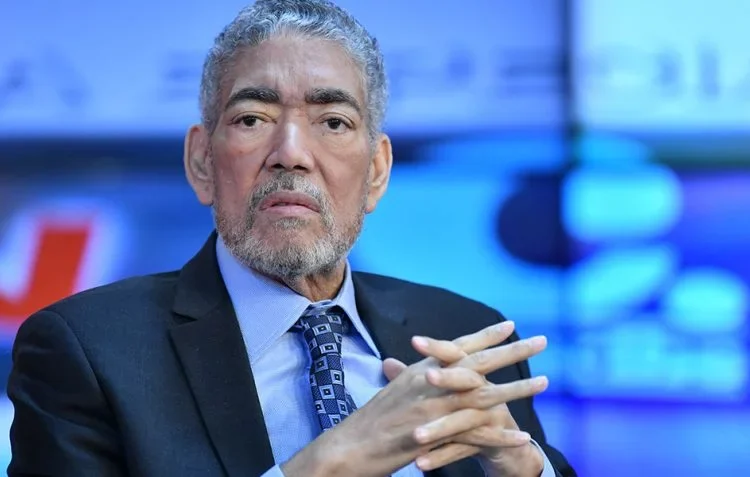 Miguel Mejía pide a Abinader explicar por qué ordenó salida de funcionarios cubanos
