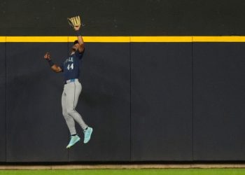 Marineros sufren histórica derrota 22-0 ante Cerveceros; error de Julio Rodríguez resume la noche