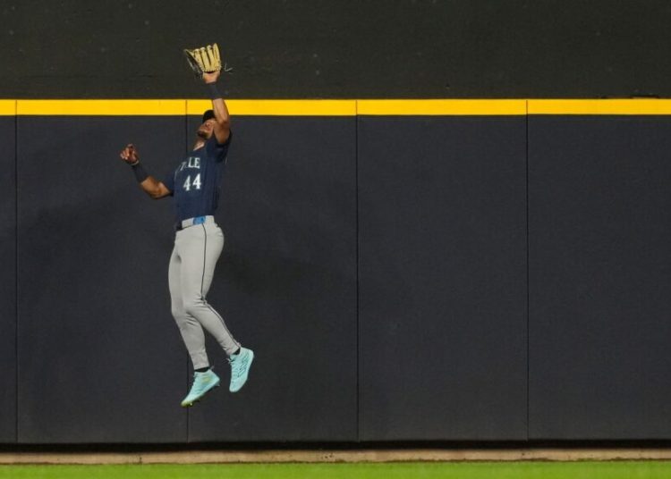 Marineros sufren histórica derrota 22-0 ante Cerveceros; error de Julio Rodríguez resume la noche