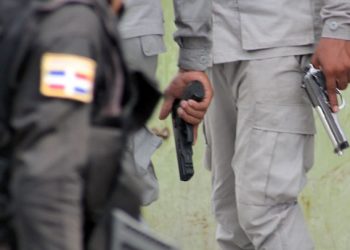 Tiroteo con la Policía deja un muerto y un herido; serían implicados en robo con homicidio en Jacagua