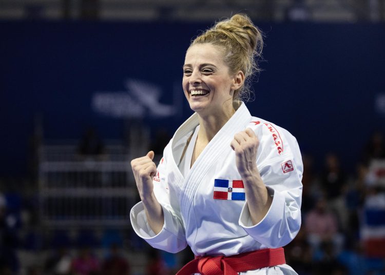 María Dimitrova conquista su sexto oro consecutivo y celebra junto a Félix Sánchez un histórico momento familiar