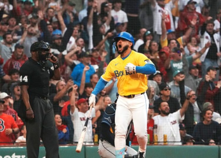 Wilyer Abreu y Jake McCarthy reciben los premios de Jugadores de la Semana
