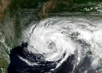 El ciclón Cristóbal decrece a depresión en el Atlántico pero EEUU vigila otros sistemas