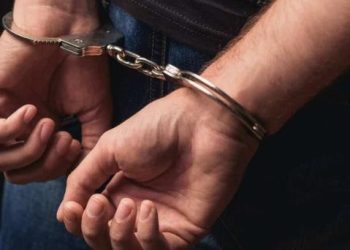 Policía detiene a tres hombres por armas y presuntas drogas en San Juan y La Vega