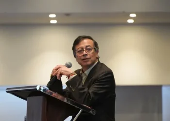 Petro agota los cupos para su charla en la UNAM y acuerda la edición de un libro con el FCE