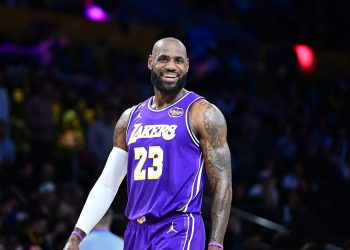 LeBron James debutará con los Sixers ante los Knicks en el inicio de la temporada NBA