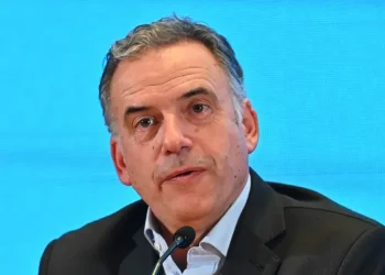 La desaprobación del Gobierno de Yamandú Orsi en Uruguay sube al 57%, según una nueva encuesta
