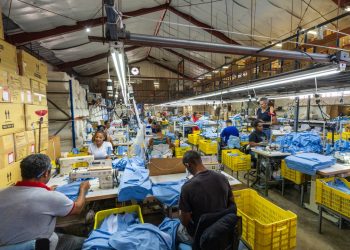 Asociaciones de la industria textil y del calzado reconocen avances en licitación escolar