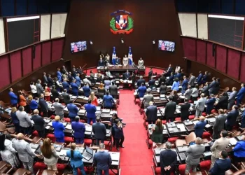Proyecto obligaría a beneficiarios de becas internacionales a retornar al país o reembolsar fondos al Estado