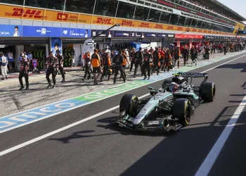 Antonelli, más líder tras ganar en Monza por delante de Russell y Verstappen