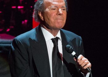Extrabajadoras de Julio Iglesias presentan nueva querella por presunta agresión sexual