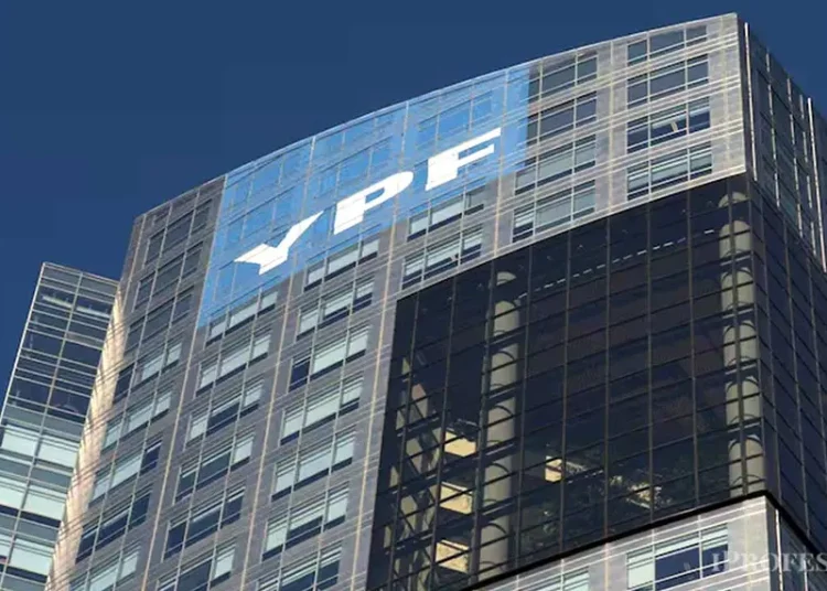 Petrolera argentina YPF coloca bono internacional por 1.200 millones de dólares