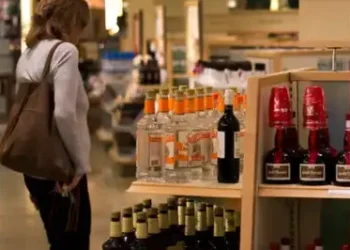 Estados Unidos prohibirá lácteos y bebidas alcohólicas de Canadá a finales de mes, según Axios