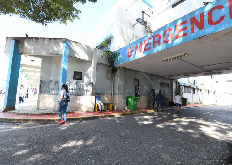 Cierran área de emergencia del Hospital Salvador B. Gautier ante posibles riesgos de derrumbe