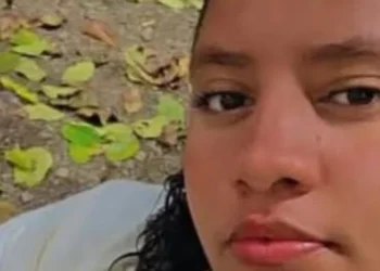 Joven de 19 años muere tras presunta descarga eléctrica con una nevera en Monseñor Nouel