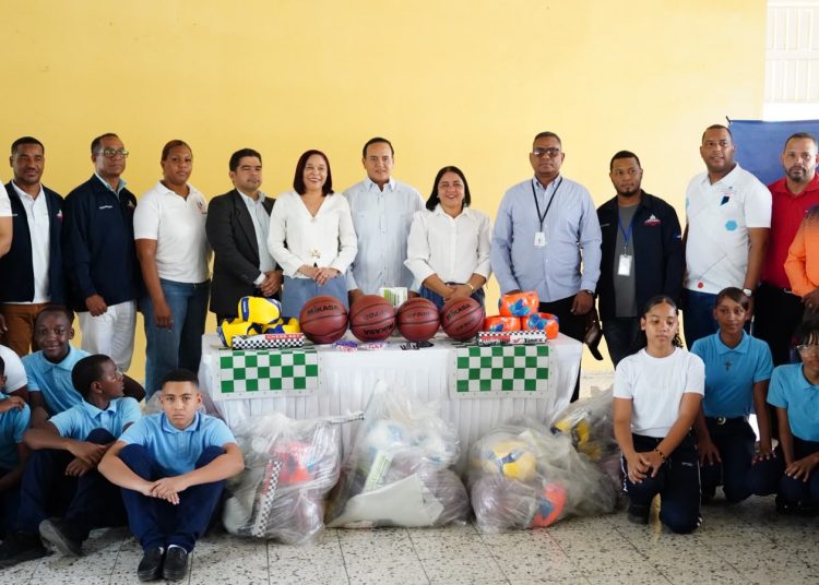INEFI entrega utilería en unos 30 centros educativos del Gran Santo Domingo y San Cristóbal