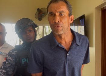 Hombre es detenido tras intentar forzar puerta de destacamento policial en Jarabacoa