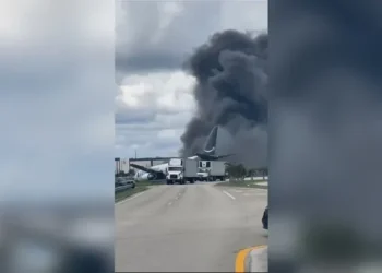 Un avión de carga de Amazon se estrella en el aeropuerto de Miami