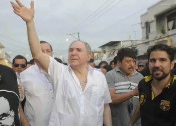 La Justicia de Ecuador mantiene la orden de detención contra el expresidente Abdalá Bucaram