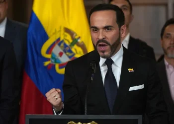 Un juez ordena a De la Espriella retirar publicaciones en las que aparece entre cadáveres