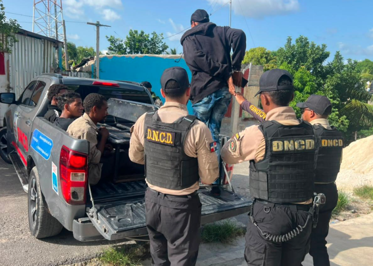 DNCD decomisa más de 10 kilos de presuntas drogas durante operativos en Santo Domingo Norte