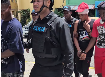 Policía detiene a cinco personas sorprendidas en flagrante delito en San Carlos