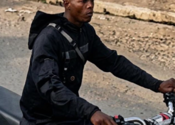 Denuncian atraco a joven y robo de motocicleta en El Almirante