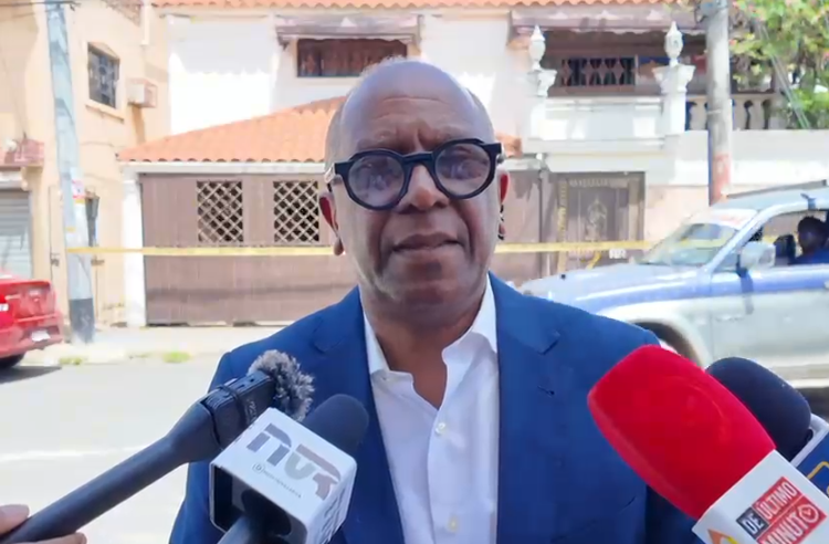 Abogado de Oro Duro cuestiona el tiempo que permanecieron agresores en la vivienda antes de atacar al artista