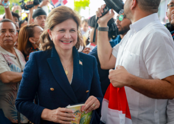 Raquel Peña felicita a jóvenes dominicanos por lograr récord Guinness de lectura
