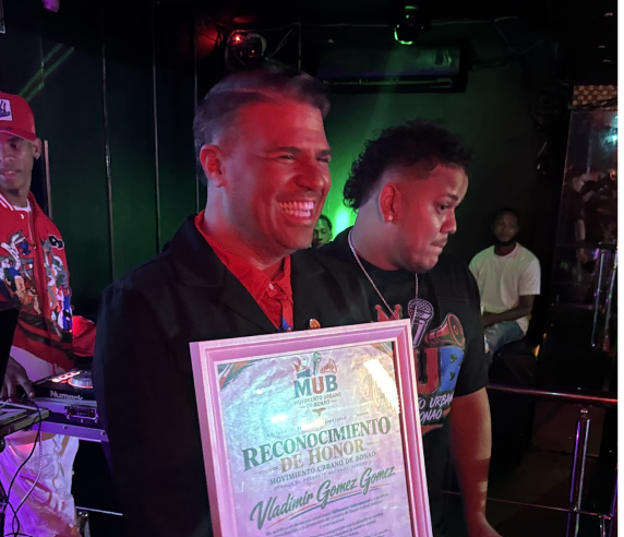 Vladimir Gómez recibe distinción especial por su impulso a la cultura y el talento de Bonao