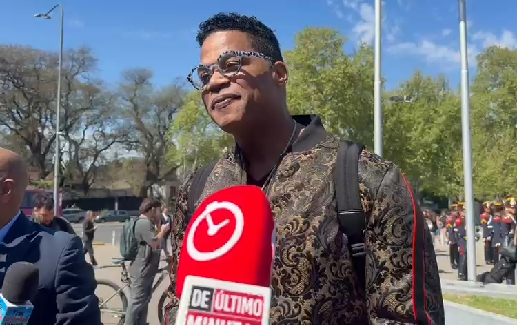 Jandy Ventura pone el sabor del merengue al stand de RD en la FIT 2026 en Buenos Aires
