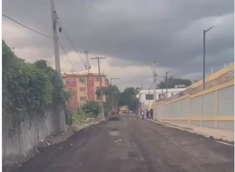 Denuncian deterioro de calle frente a escuela en Cancino