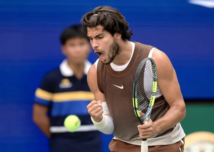 Carlos Alcaraz vence a Yibing Wu en tres sets y ya está en octavos del Abierto de Estados Unidos