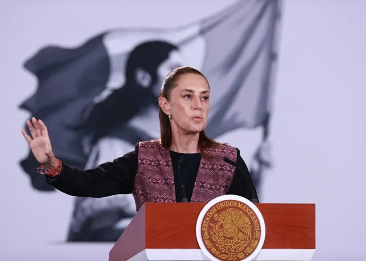 Sheinbaum defiende el sistema electoral de México ante las advertencias de Gustavo Petro