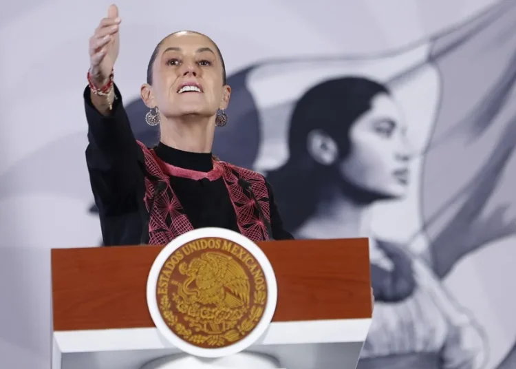 Sheinbaum abre las puertas a Petro para impartir conferencias en México