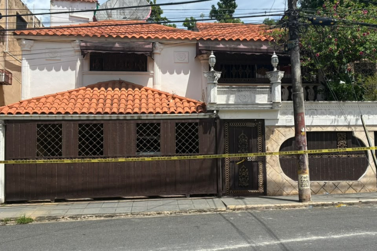 Agentes del DICRIM mantienen vigilancia en la vivienda de Julián Oro Duro