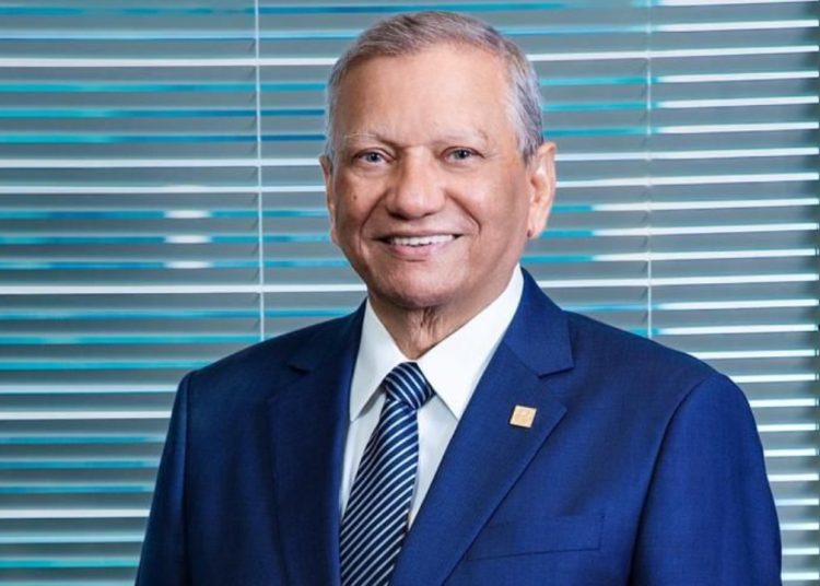 Doctor Leonardo Aguilera felicita a Marileidy Paulino por conquistar la final de la Diamond League 2026