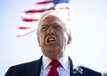 Trump rechaza frenar la inteligencia artificial y afirma que EE. UU. aventaja a China