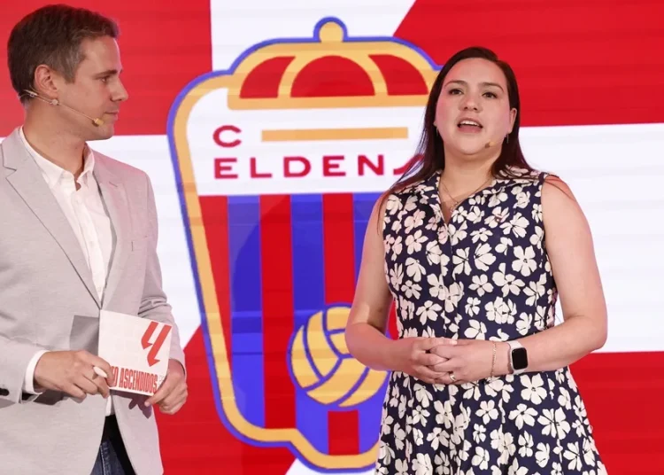 La presidenta del Eldense da por hecha la venta del club a Messi al anunciar su marcha: «lo dejo en las mejores manos»