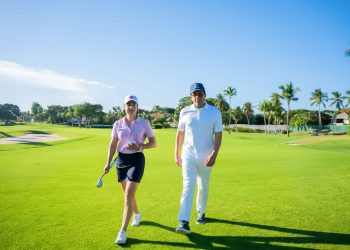 Lorena Ochoa comparte su experiencia y conocimientos en una clínica de golf en Diente de Perro