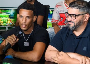 Feudri Franco y Junior Desir protagonizan tenso cara a cara previo a su esperado combate