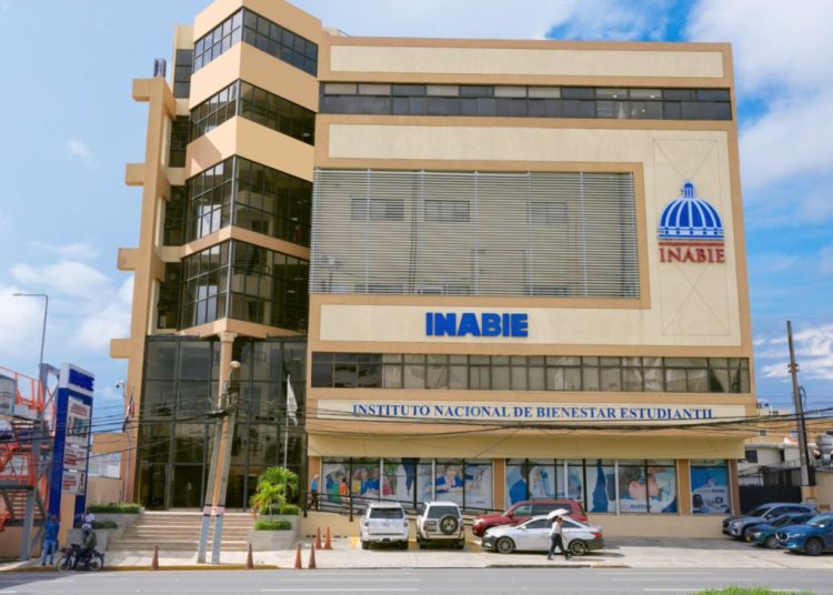 INABIE activa protocolos tras 22 estudiantes presentar malestares gastrointestinales en Villa González