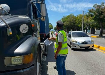 INTRANT, DIGESETT y MOPC fiscalizan 28 vehículos pesados por circular sin autorización