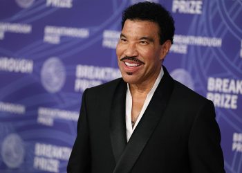 Lionel Richie es dado de alta tras pasar tres días en cuidados intensivos