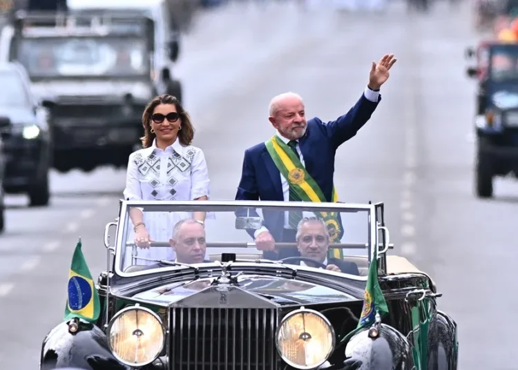 Lula encabeza desfile de la Independencia en plena campaña y tormenta institucional