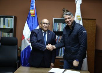 MESCyT y Arajet impulsarán formación de profesionales para expansión de la industria aeronáutica