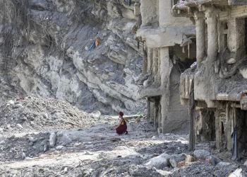 Nepal necesita más de 4.700 millones para la reconstrucción del país tras la riada, según sus cálculos