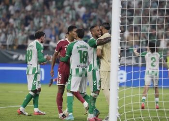 El Real Betis vence al Real Madrid con Parrott y Valles como figuras